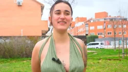 La joven Sofía Jiménez no se corta en lo más mínimo. Termina completamente exhausta después que un hombre maduro la hace correrse a chorros