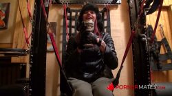 Orgía BDSM Catalana en Globo Bianca Resa Suspendida Recibe Polla en el Ano y Consolador en el Coño Mientras Minerva la Humilla