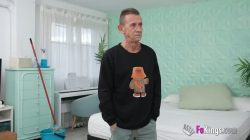 Liz Cardona se folla al limpiador y descubre que es Don Jorge!