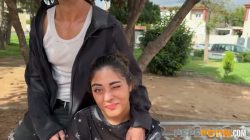 Rose Adams convertida en golfilla de Pipe mientras su marido Red Rabbon mira